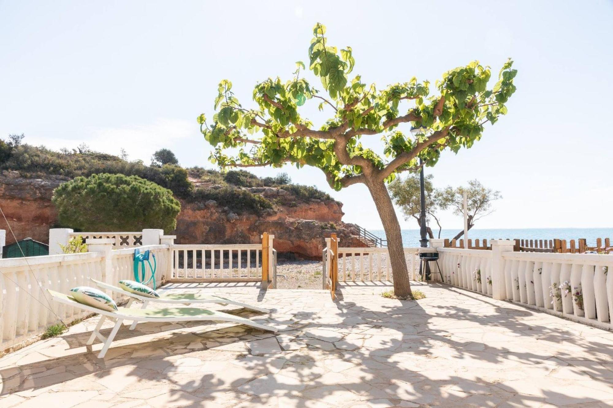 Llevant - Adosado en l'Ampolla con acceso directo al mar Exterior foto